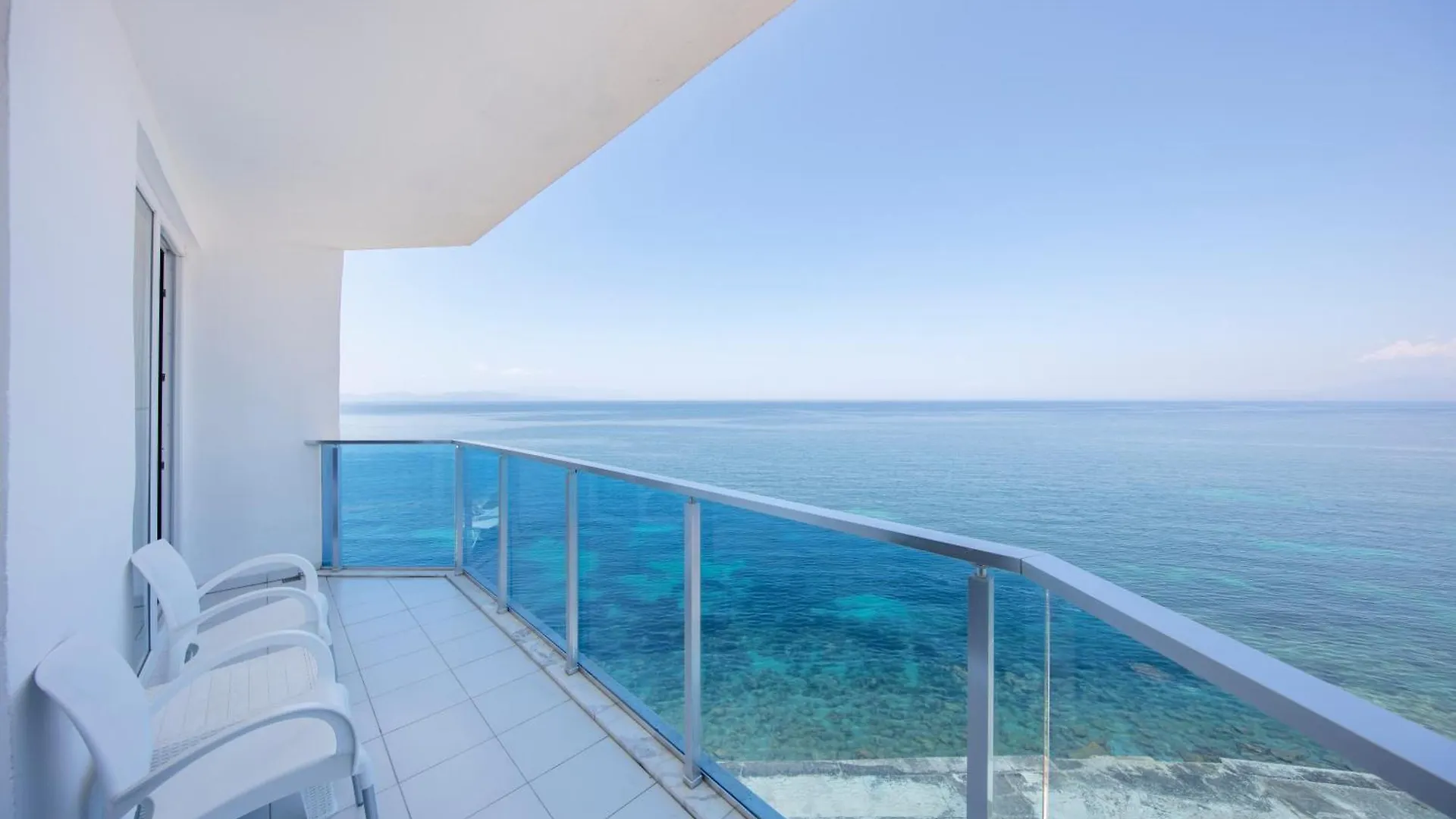 Le Bleu Hotel & Resort Kusadasi 5*,